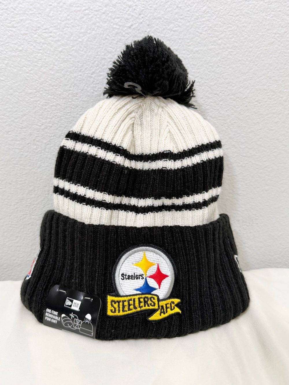 NWT New Era Pittsburgh Steelers Hat Beanie NFL Football Black White Pom Cuff Men